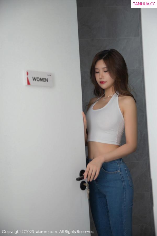 綺裡嘉 绮里嘉 [XiuRen]高清写真图 2023.05.06 No.6690 绮里嘉ula 桌球室美腿第10张图片